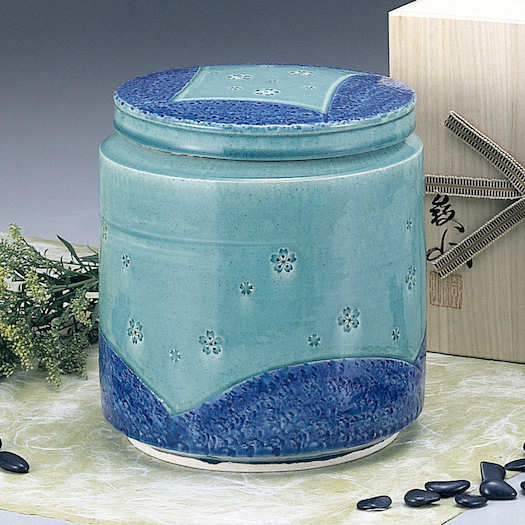 茶陶窯元 鉄山「青彩桜紋」