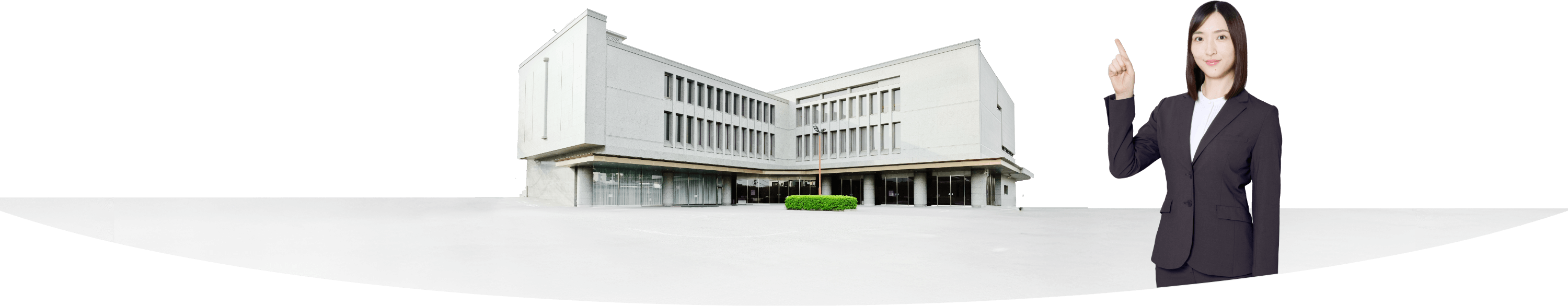 葬儀場 外観写真と女性